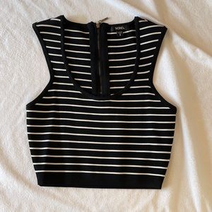 S Sleeveless XOXO cropped tank